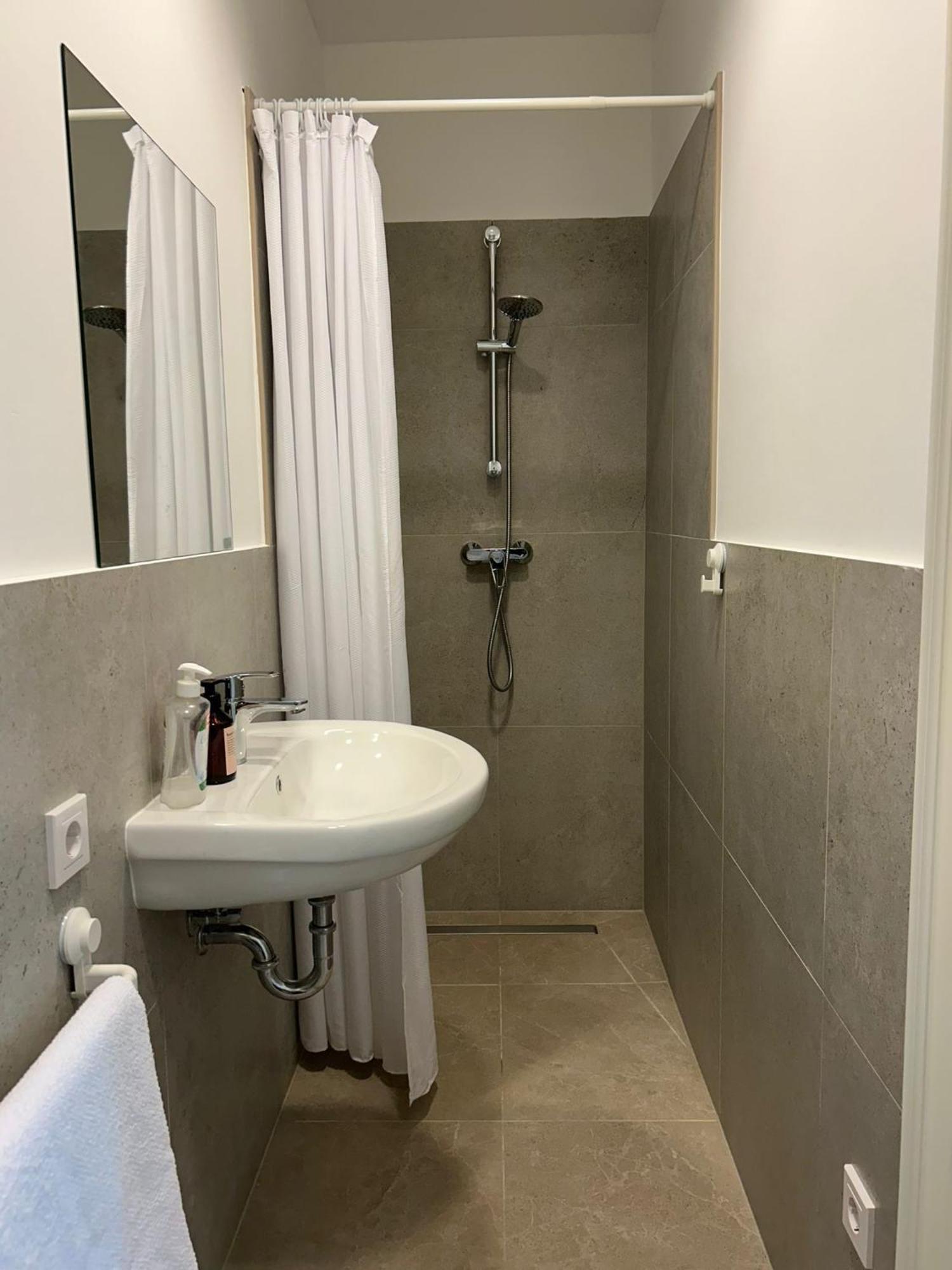 Apartment Mit Gartenblick Und Terrasse بادن المظهر الخارجي الصورة